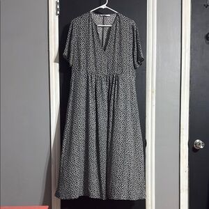 MNG Mango Black & White Floral Oversized Maxi Dress Size: 8 Length: 48”